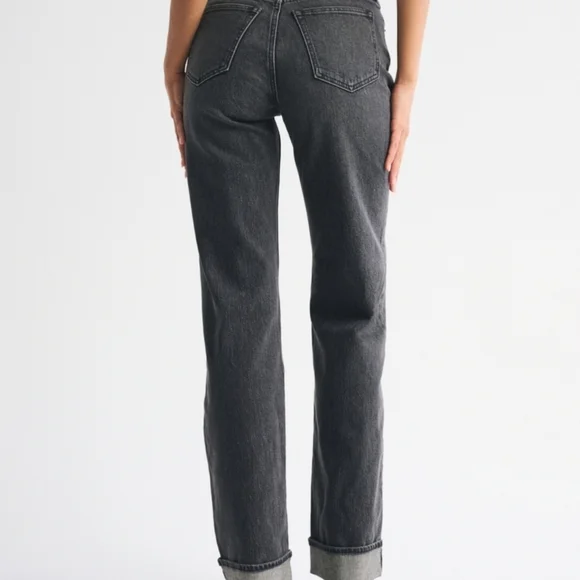 🦥 Abercrombie & Fitch High Rise 90s Relaxed Cuffed Hem Jean 🦥 - Picture 6 of 7